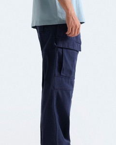 Pantalon cargo bleu marine pour homme, style workwear, coupe droite, plusieurs poches, taille élastique, en toile respirante, idéal pour le printemps - Product Image 3