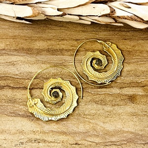 Nouvelle Arrivée Boucles d'Oreilles Créoles Spirales Bohèmes Tribales en Laiton Plaqué Or 18 carats pour Femme, Boucles d'Oreilles Créoles en Labradorite Tourbillonnante, Vente en Gros OEM - Product Image 6