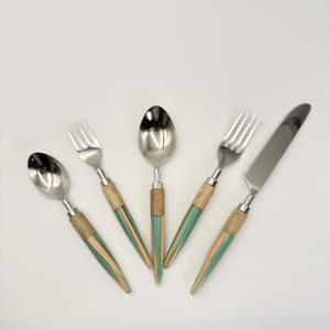 Juego de Cubiertos de Acero Inoxidable con Acabado Espejo y Mango de Resina para Hogar, Cocina y Restaurante a un Precio Razonable - Product Image 4