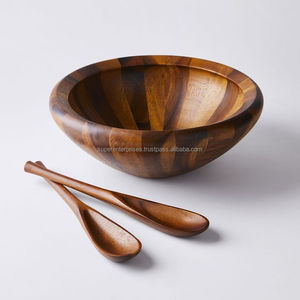 Tazón de madera tradicional hecho a mano para servir ensaladas, frutas y almacenar alimentos en el hogar, estilo rústico. - Product Image 2
