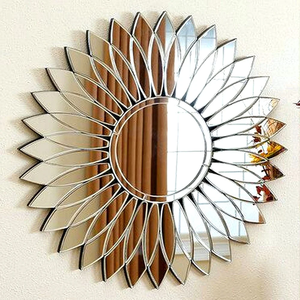 Espejo Decorativo Redondo de Pared con Diseño de Pétalos Radiantes, Espejo Veneciano de Lujo para Decoración del Hogar y Hoteles - Product Image 1