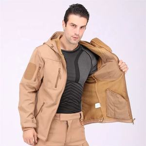 Chaqueta Táctica Impermeable para Hombre, Diseño Sólido con Logotipo Personalizado, Chaqueta Softshell con Capucha, Ropa de Abrigo de Invierno - Product Image 4