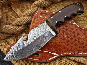 Couteau de chasse artisanal sur mesure, lame en acier Damas de haute qualité, manche en bois naturel, couteau de survie pour le camping - Product Image 5