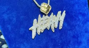 Colgante Único Personalizado para Mujer con Moissanita Real de Corte Redondo de 3.45Ct, Plata de Ley 925 Chapada en Oro - Product Image 4