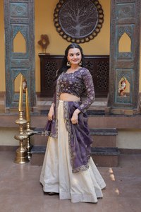 Lo Último en Vestidos de Boda Indios para Mujer con Lehenga Choli y Dupatta de Diseñador, Ideal para Ceremonias de Compromiso y Funciones Sangeet - Product Image 6
