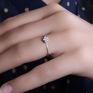 Hermoso y Elegante Anillo de Nariz con Flor Plateada, Zirconia Cúbica, Plata de Ley 925, Joyería para Mujeres y Niñas - Product Image 1