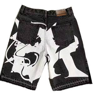 DISCOVER-IMPEX 2026 Short en jean noir déchiré pour homme avec imprimé lettres, style streetwear décontracté, idéal pour l'été - Product Image 2