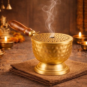 Quemador de Metal Hecho a Mano con Mango de Madera, Porta Incienso Árabe para Regalo de Ramadán y Eid, Estilo Tradicional, Uso Religioso - Product Image 5