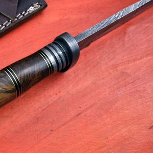 Couteau de chasse à lame fixe en acier Damas forgé à la main, avec étui en cuir, pour le camping en plein air, la survie et le bushcraft, fait main sur mesure - Product Image 6