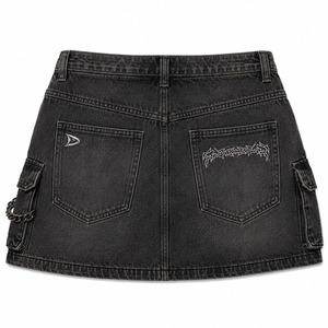 กระโปรงยีนส์ทรงคาร์โก้แบบ Stonewash สำหรับผู้หญิง, กระโปรงมินิสีดำเอวต่ำประดับโซ่และคริสตัลสไตล์โกธิคสตรีทแวร์ - Product Image 2