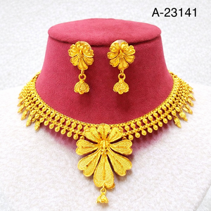 Conjunto Étnico Nupcial Tradicional de Aleación Chapada en Oro Modelo 23159 con Motivo Triangular de Moda, Collar Colgante de Cadena de Cuerda y Pendientes - Product Image 4