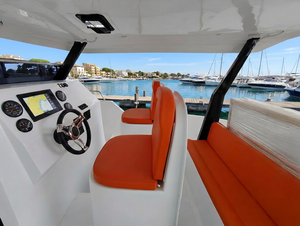 Yate deportivo de fibra de vidrio UBI 766 de 7.6m, 6 pasajeros, motor fueraborda de 120HP, para crucero, transporte, pesca, patrulla y ocio. - Product Image 2