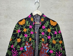 Chaqueta de terciopelo indio con bordado de animales, de algodón orgánico hecho a mano, estilo Suzani, abrigo de invierno para mujer. - Product Image 4