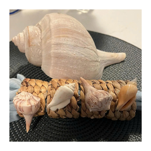 Anneau de serviette décoratif de luxe en coquillage pour une mise en scène élégante de table de mariage, décoration de maison côtière et style de repas nautique - Product Image 1