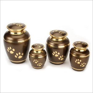 Urnes funéraires pour animaux de compagnie en métal brun avec empreintes de pattes dorées, lot de quatre - Product Image 2