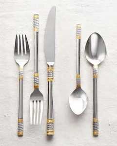 Ensemble de couverts en acier inoxydable avec manche blanc – Fourchette, cuillère, couteau – Vaisselle moderne pour cuisine et salle à manger - Product Image 4
