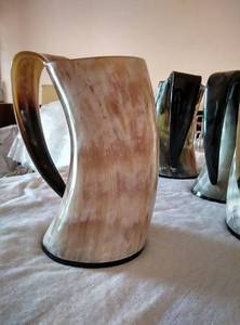 Jarra de Cuerno Estilo Vikingo de Alta Calidad para Beber Hidromiel, Cerveza y Cerveza Alemana, Accesorios para Fiestas de Reenactment Medieval, Disponible para la Venta - Product Image 2