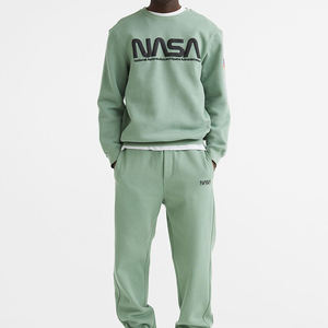 Sweat à capuche pour homme en polyester 100 % tissé, doublé, imprimé par décharge, pour l'hiver, vente en gros directe usine - Product Image 1