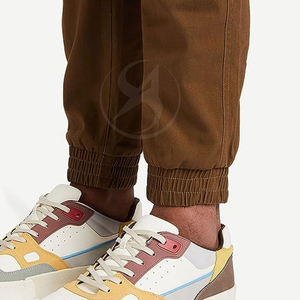 Pantalones cargo para hombre, elegantes y funcionales, con bolsillos con cremallera seguros y cordón ajustable a un precio razonable. - Product Image 6