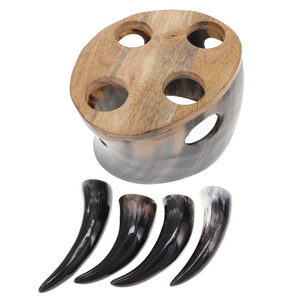 Juego de cuatro cuernos para beber de los Vikingos con soporte para cuerno, hecho por Blossom Craft India. - Product Image 5