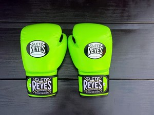 Guantes de Boxeo Estilo Mexicano Personalizados para MMA, Juego de Guantes de Piel de Vacuno de Primera Calidad con Cierre de Gancho y Bucle, Protector Nasal y Protector de Cabeza - Product Image 3
