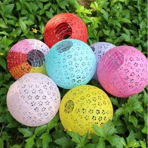 Lanternes en Soie et Bambou Imprimées de Motifs Floraux Colorés en Gros – Lanternes Décoratives d'Extérieur pour la Maison, Style Floral Peint à la Main - Product Image 1