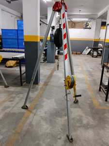 Trépied pliable en alliage d'aluminium avec structure de levage pour les travaux de sauvetage, de construction et d'inspection - Product Image 4