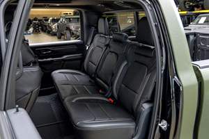 พร้อมส่งแรม2025 D0DGE 1500 Rho 4X4ตัวเลือกเต็มรูปแบบทำความสะอาดชื่อ Pre-owned - Product Image 6