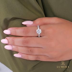 Anillo minimalista de lujo con diamante brillante cultivado en laboratorio, diamante redondo certificado por IGI, micro pavé delicado, anillo de aniversario para mujer. - Product Image 3
