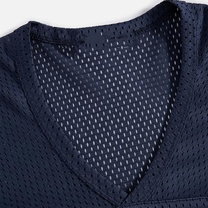 เสื้อฟุตบอลตาข่าย OEM คอวีทรงโอเวอร์ไซส์สไตล์เรโทร พิมพ์ลายดิจิตอลแบบซับลิเมชั่น พร้อมสกรีนโลโก้ ชื่อ และหมายเลขตามสั่ง - Product Image 4