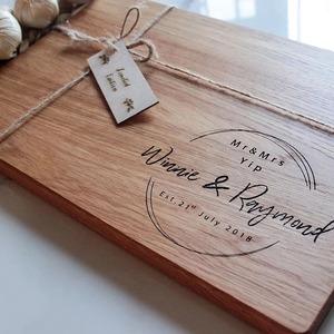 Tabla de cortar de madera de nogal personalizada con logotipo personalizado, MOQ bajo, tabla de cortar de madera grabada, regalo perfecto para un amigo - Product Image 2
