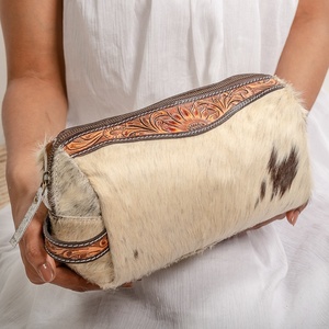 Western fabriqués à la main cheveux sur la peau usiné fourrure cuir bijoux pochette peau de vache cheveux maquillage Minimal sac demoiselle d'honneur cadeau parfait - Product Image 1