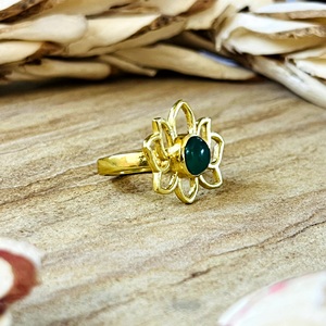 แหวนดอกบัวหยกเขียวแบบใหม่ แหวนทองเหลืองประดับทอง 18k สำหรับผู้หญิง เครื่องประดับดอกไม้สไตล์โบโฮ สำหรับขายส่ง OEM ODM - Product Image 5