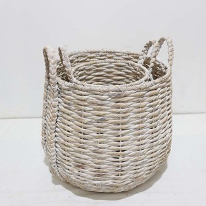 Panier à linge tendance en jacinthe d'eau blanchie rustique et écologique, couvercle de pot de plante circulaire avec poignées - Product Image 4