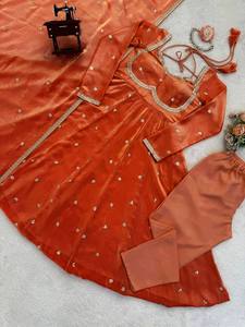 Traje Anarkali Naranja Bordado en Georgette Sintético con Salwar Kameez y Dupatta para Bodas y Fiestas - Product Image 3