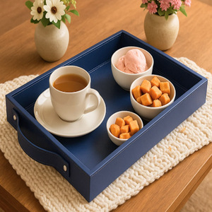 Plateau de service rectangulaire en cuir vert avec poignées, plateau en cuir de luxe pour la maison et le bureau, design minimaliste pour utilisation sur table - Product Image 3
