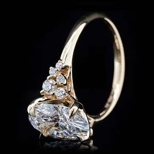 Anillo de Compromiso de Oro de 18K Chapado en Oro para Mujer, Plata 925, con Moissanita VVS, Corte Ovalado de Seis Puntas, 3 Quilates, Tipo Diamante - Product Image 2