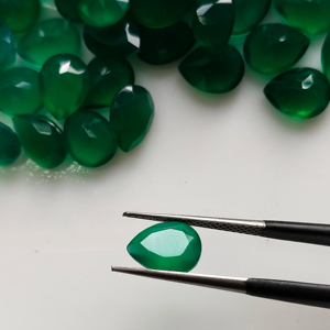 Onyx vert naturel 9x7MM taille poire, pierre précieuse de qualité supérieure pour la fabrication de bijoux, certifié Red Mountain Gems - Product Image 5