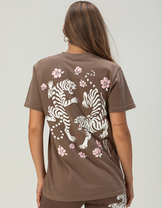 เสื้อยืดผู้หญิงลายเสือ - Product Image 5