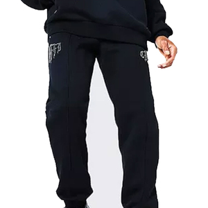 Conjunto de chándal rojo para hombre con capucha, estampado acid wash, de corte regular, estilo urbano, con estrellas de diamantes de imitación y bolsillos laterales. - Product Image 6