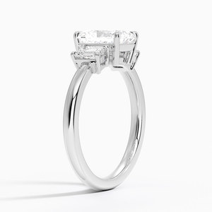 แหวน BOJ รุ่น 067 ทรง Radiant Cut เงินแท้ 925 ประดับเพชรสามเม็ดทรง Halo Solitaire น้ำหนัก 2 กะรัต สี D ความสะอาด VVS1 เพชรโมอิสซาไนต์ รับรองโดย GRA ราคาประหยัด - Product Image 2