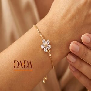 Hermosa Pulsera de Flores con Diamantes Cultivados en Laboratorio para Mujer, Pulsera de Cadena con Diamantes Eticos Certificados, Lujo para el Día a Día - Product Image 1