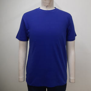 Camiseta elegante para hombre de color liso – Tela suave al tacto, color duradero, perfecta para usar en capas, ropa informal de oficina y comodidad a la moda - Product Image 1