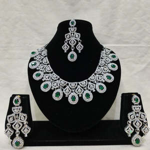Parure de collier en diamants américains style royal Jewelemarket 10575585DP - Bijoux en alliage de cuivre fin, zircon et imitation perle pour mariée - Product Image 6