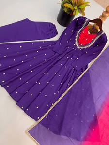 Elegante Conjunto de Tres Piezas Anarkali de Diseño Romano con Bordado de Lentejuelas y Espejo Real, Largo hasta el Suelo, Reversible, Sin Arrugas, de Secado Rápido - Product Image 5