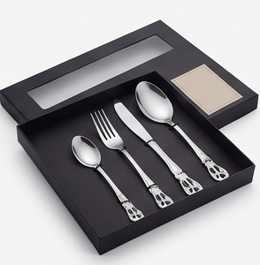 Ensemble de cuillères en acier inoxydable finition argentée, élégantes, pour la salle à manger, la cuisine et le service. - Product Image 6