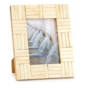 Cadre photo artisanal marron avec incrustation d'os en chevron, idéal pour mur et table, parfait pour salon, bureau et bureau de chambre. - Product Image 3