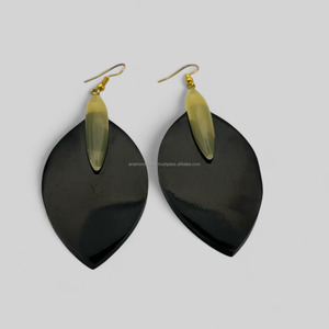 Pendientes de Cuerno de Búfalo, Joyería Artesanal Sostenible - Product Image 3