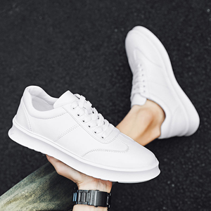 Baskets tendance blanches en cuir respirant avec doublure en maille pour hommes, modèle 2025, à lacets, personnalisables, faible MOQ, OEM, vente en gros - Product Image 3