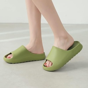 Claquettes en mousse personnalisées pour hommes et femmes, légères, douces, confortables, antidérapantes, claquettes Cloud - Product Image 1